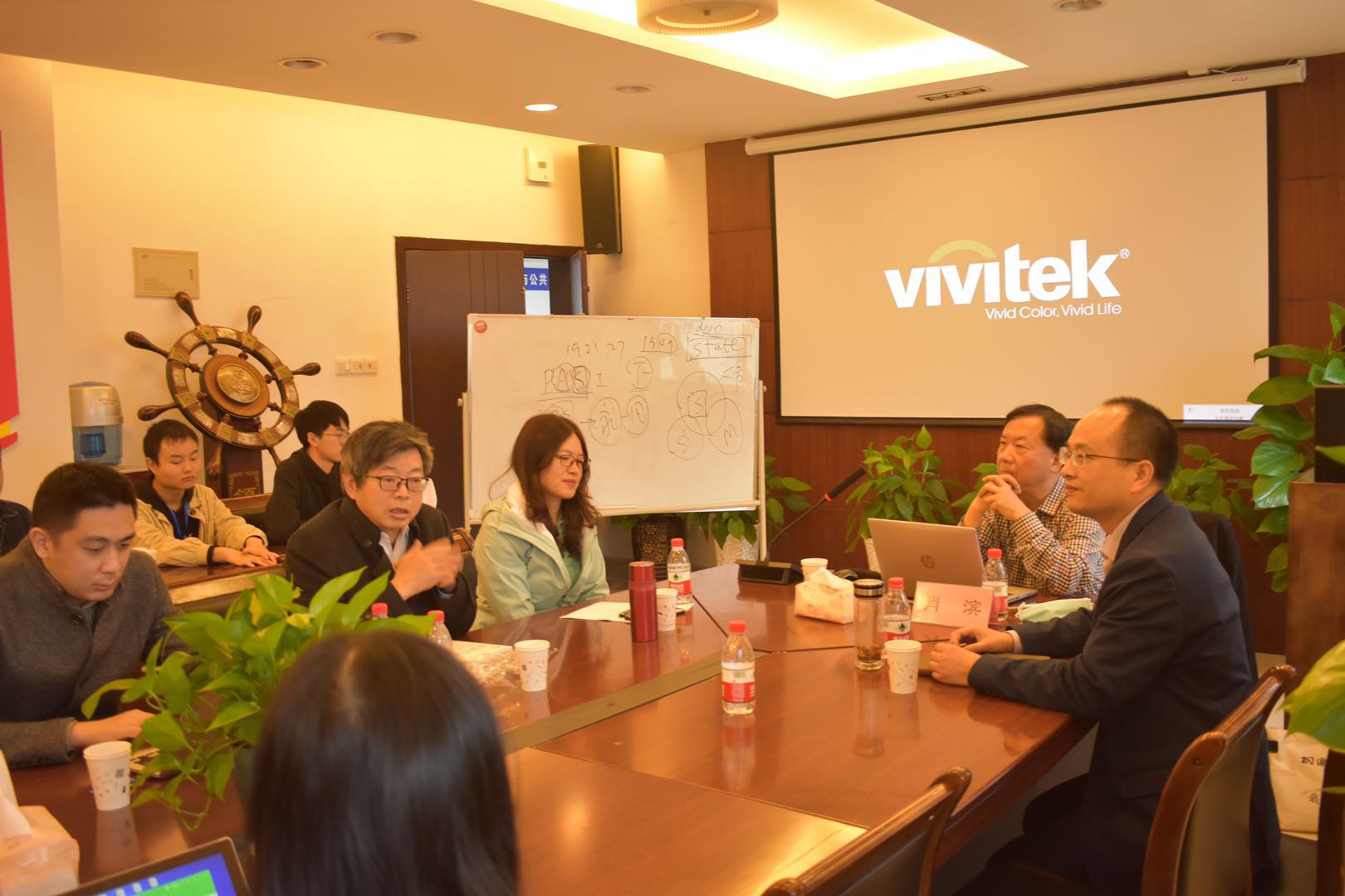 在肖滨教授长达两个小时的精彩演讲后,周振超院长和宋玉波教授对讲座