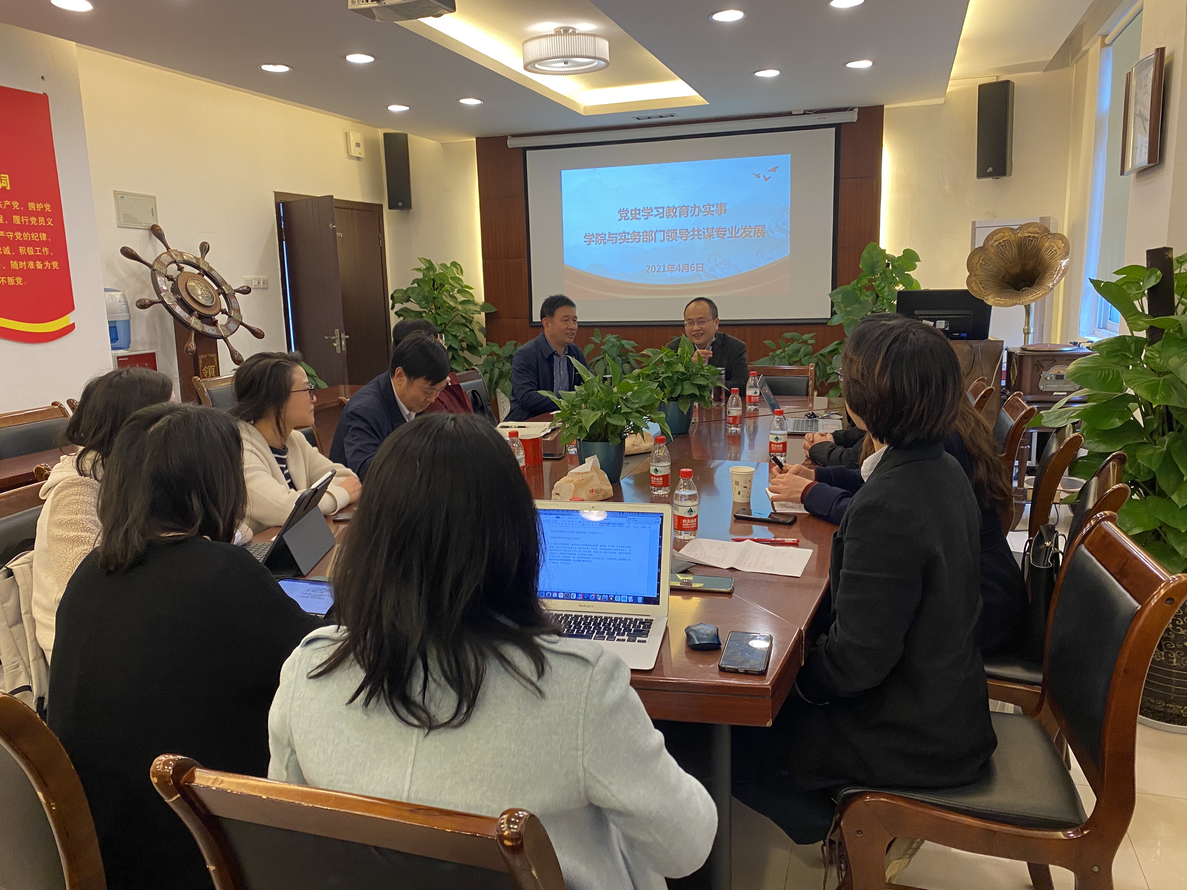 最后,周振超院长对座谈会进行了点评和总结,表达了对肖初海副局长的